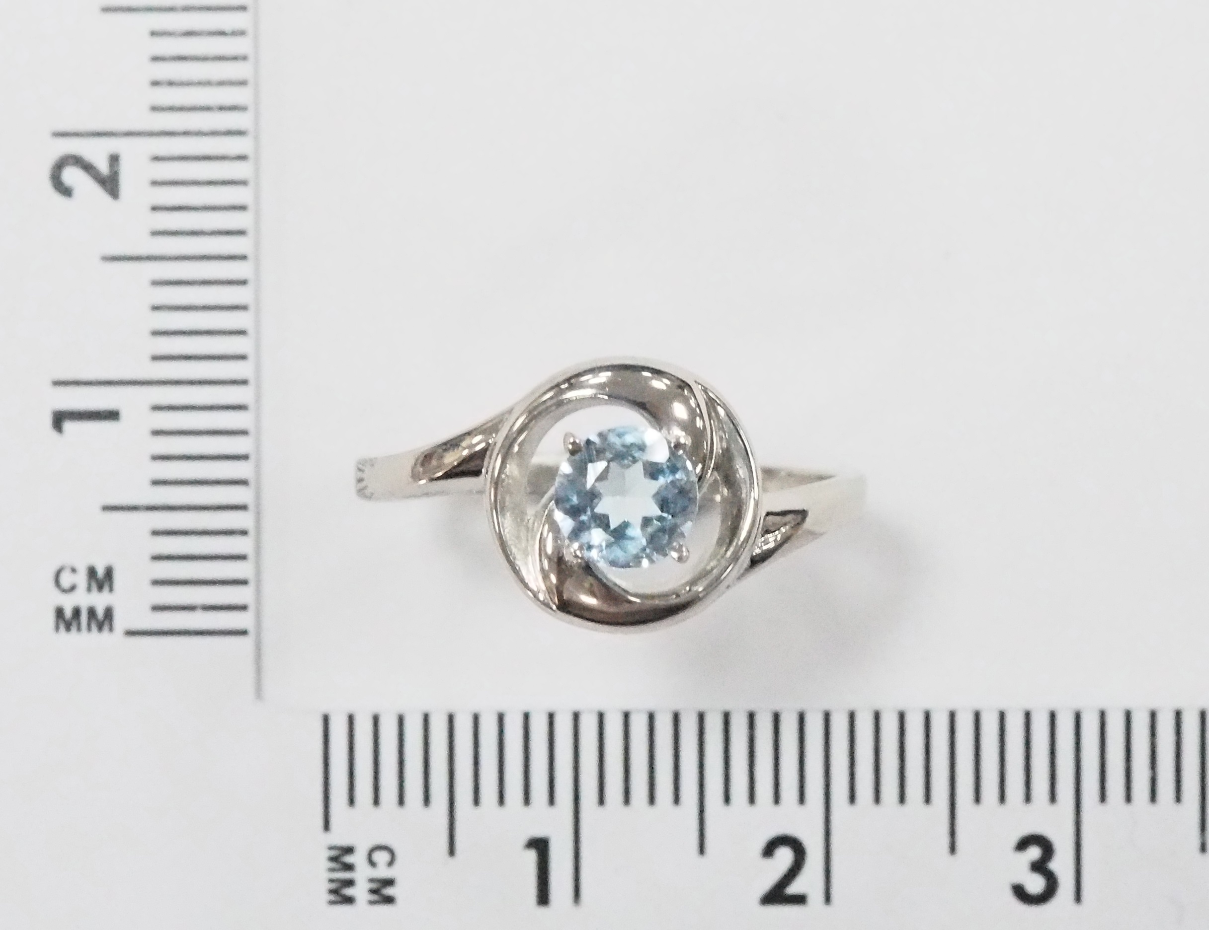 Серебряное кольцо 925 пробы; вставки 1 Топаз;